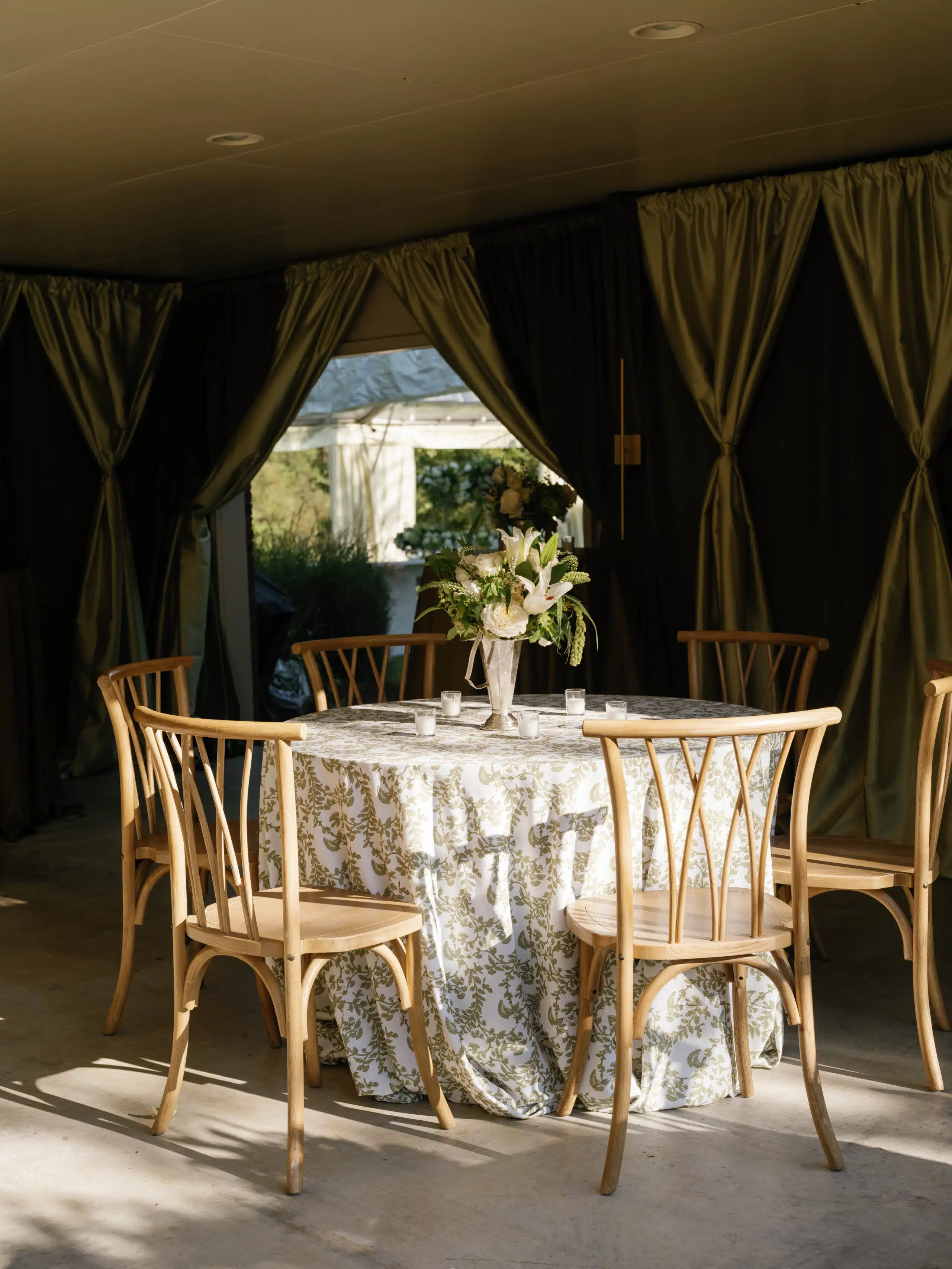 Elegant table setting with floral centerpiece